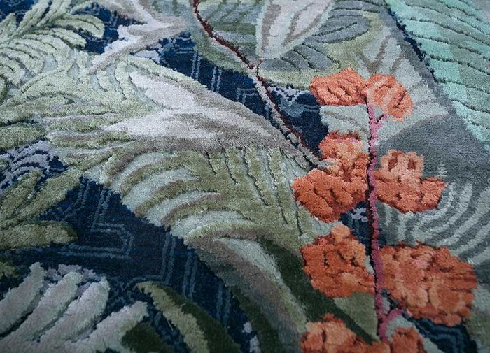 inde rose blue wool and silk hand knotted Rug - CloseUp