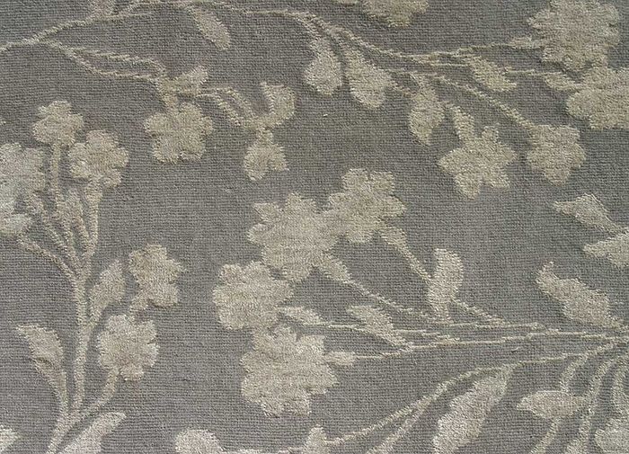 floret grey and black wool and silk hand knotted Rug - CloseUp