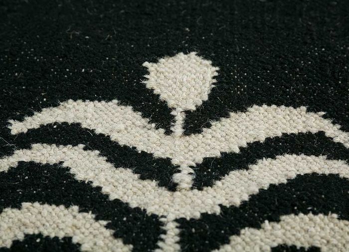 heritage grey and black wool flat weaves Rug - CloseUp