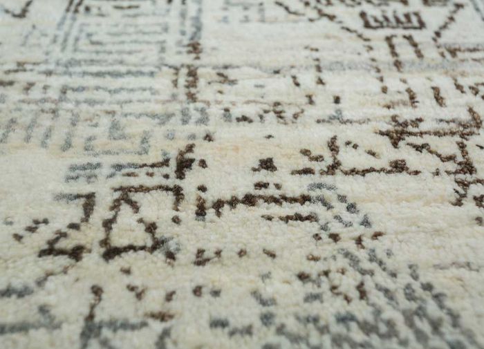 manifest ivory wool hand knotted Rug - CloseUp