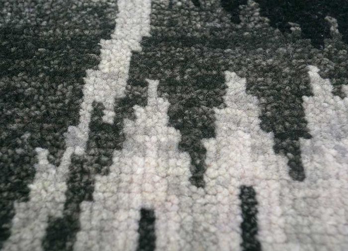 verna grey and black wool hand knotted Rug - CloseUp