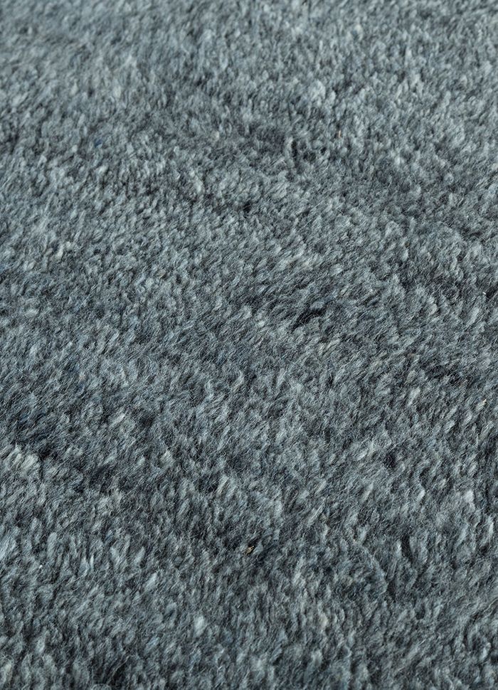 zuri grey and black wool hand knotted Rug - CloseUp