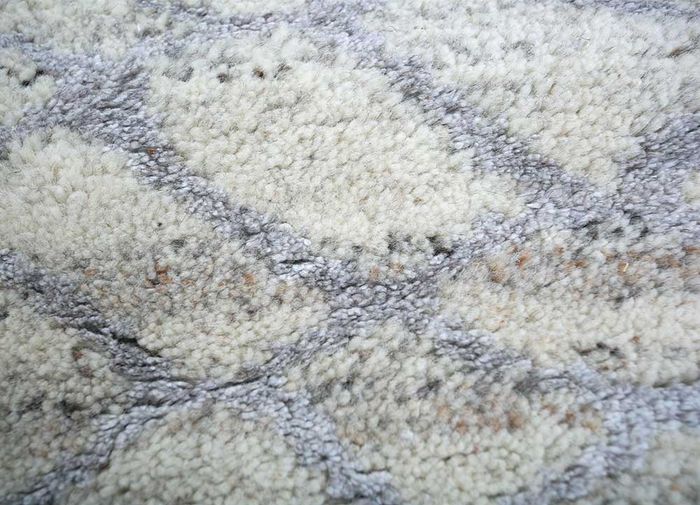 zuri ivory wool and viscose hand knotted Rug - CloseUp