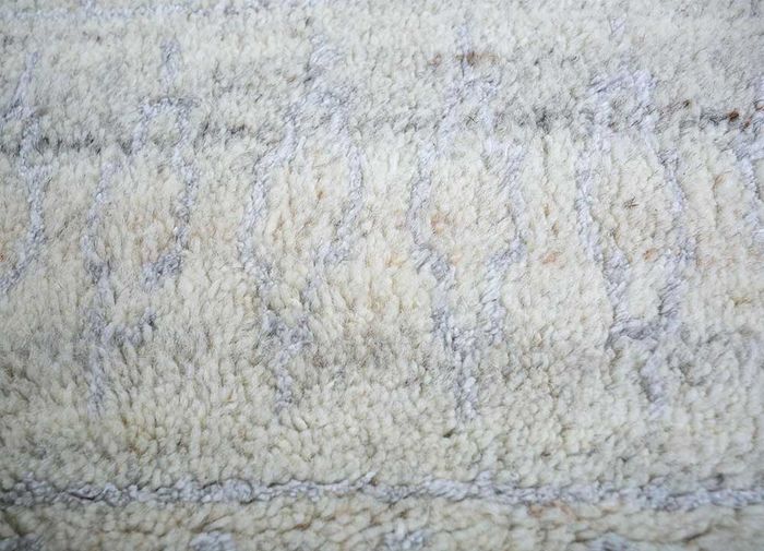 zuri ivory wool and viscose hand knotted Rug - CloseUp