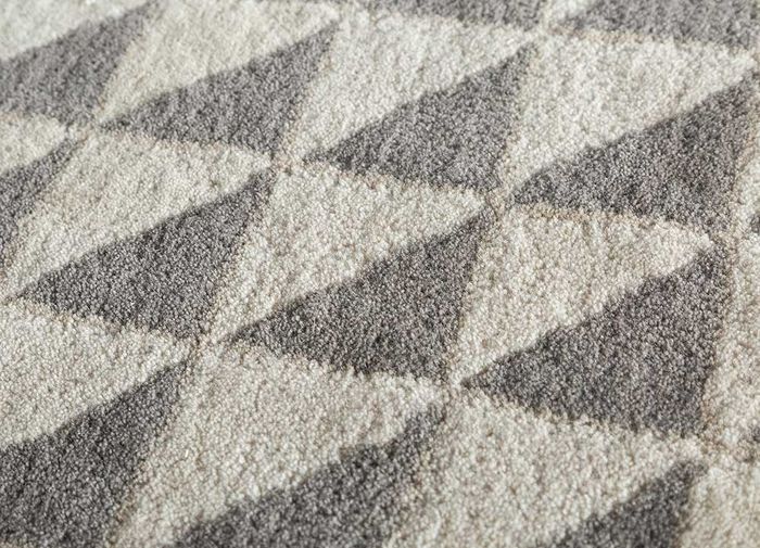 contour grey and black wool hand tufted Rug - CloseUp