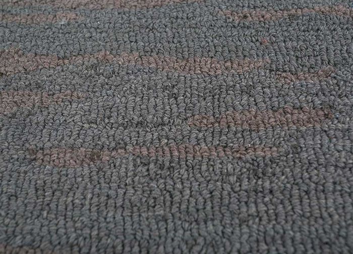 transcend grey and black wool and viscose hand tufted Rug - CloseUp