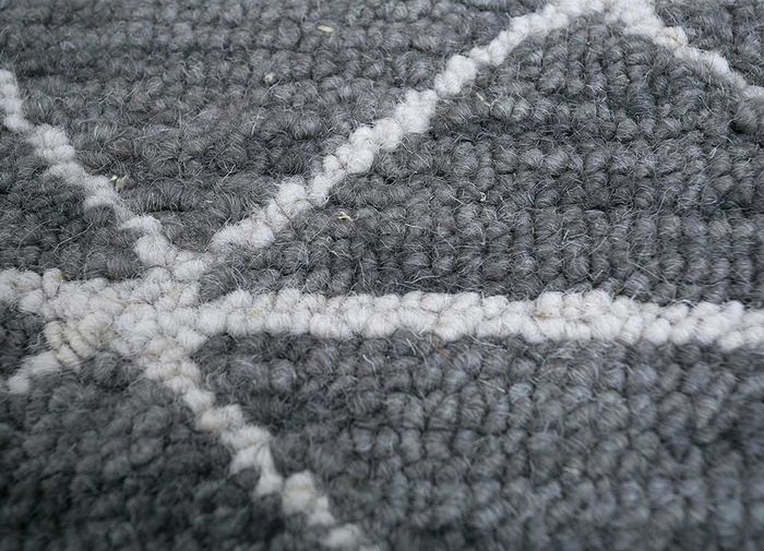 cascade grey and black wool hand tufted Rug - CloseUp