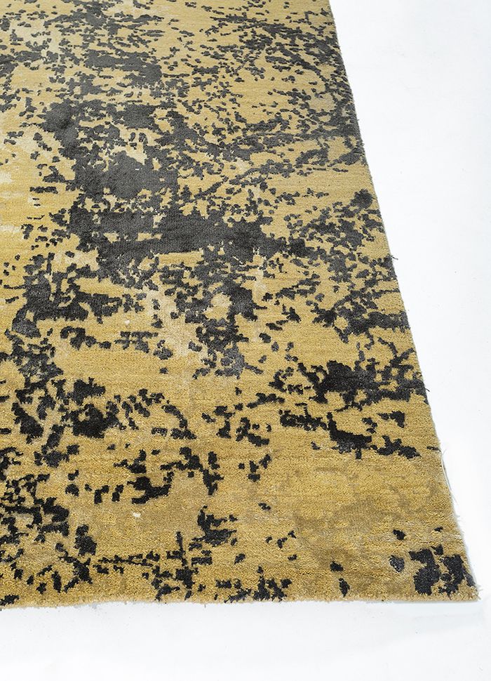 chaos theory by kavi gold wool and bamboo silk hand knotted Rug - Corner