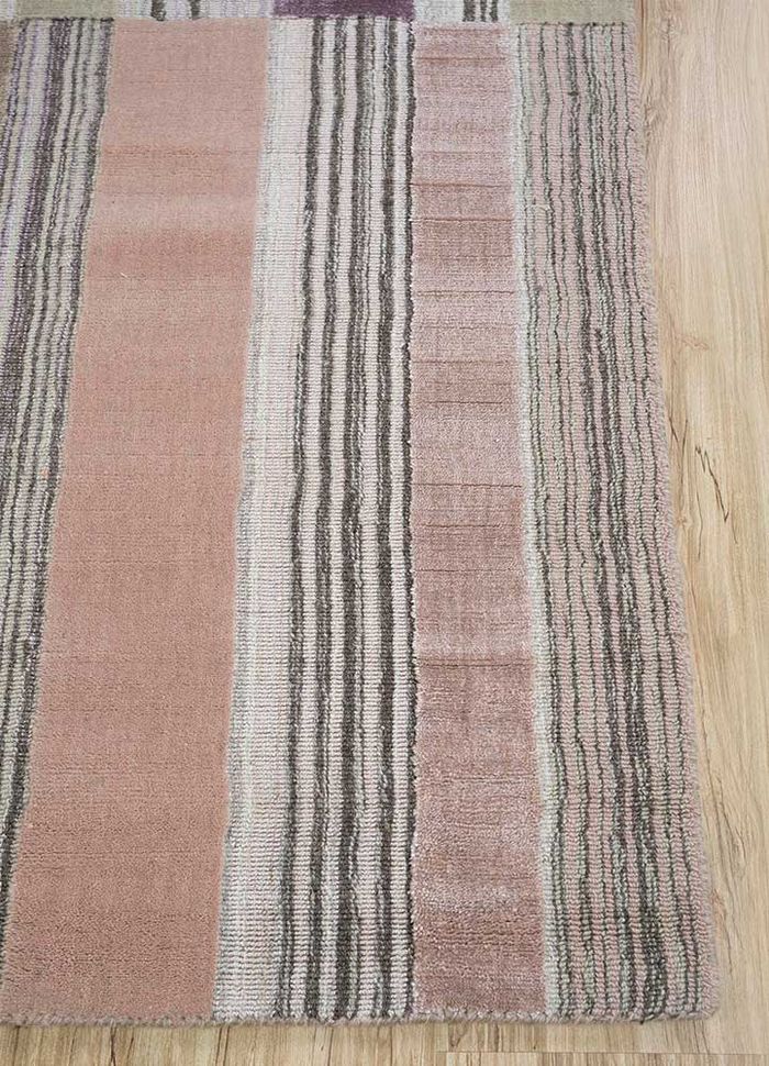 tesoro pink and purple wool and viscose hand loom Rug - Corner