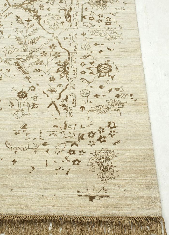 far east ivory wool and silk hand knotted Rug - Corner
