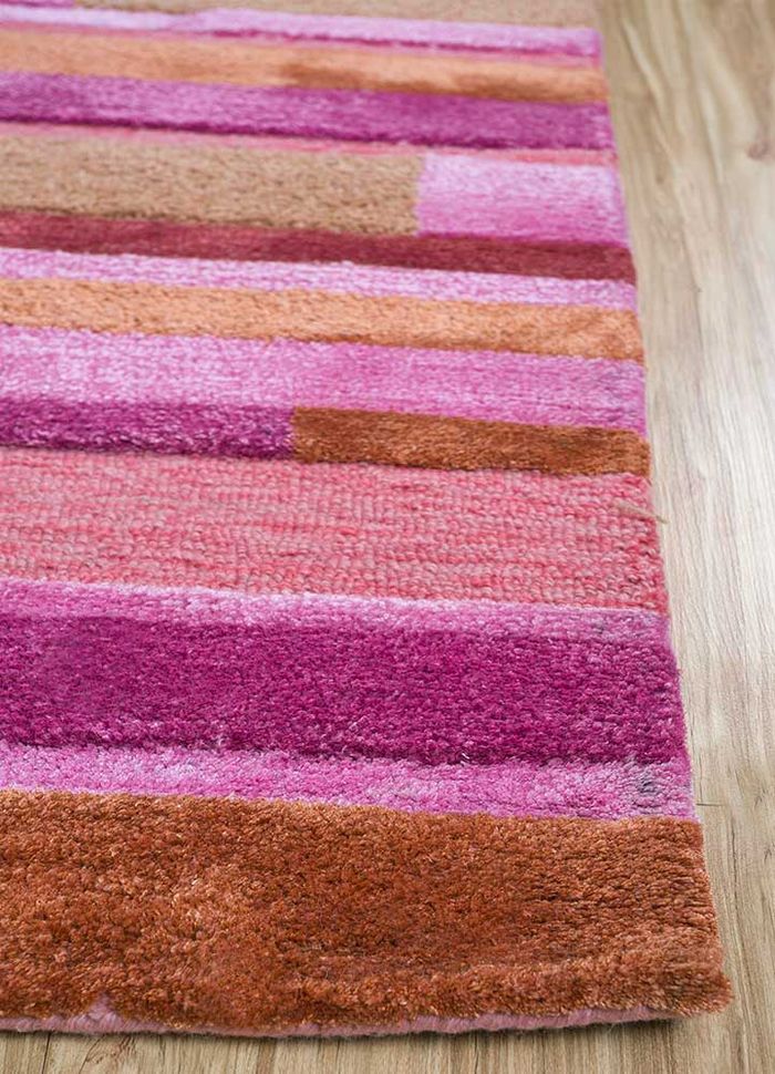 traverse pink and purple wool and viscose hand tufted Rug - Corner