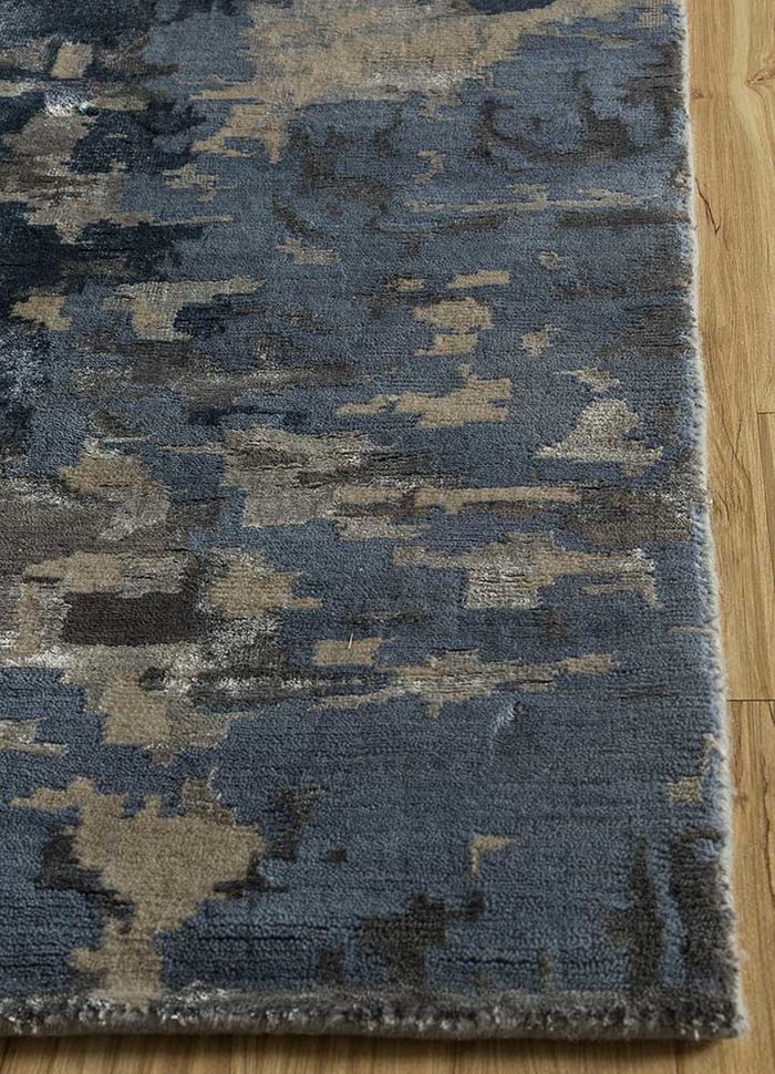 entropy blue wool and bamboo silk hand knotted Rug - Corner
