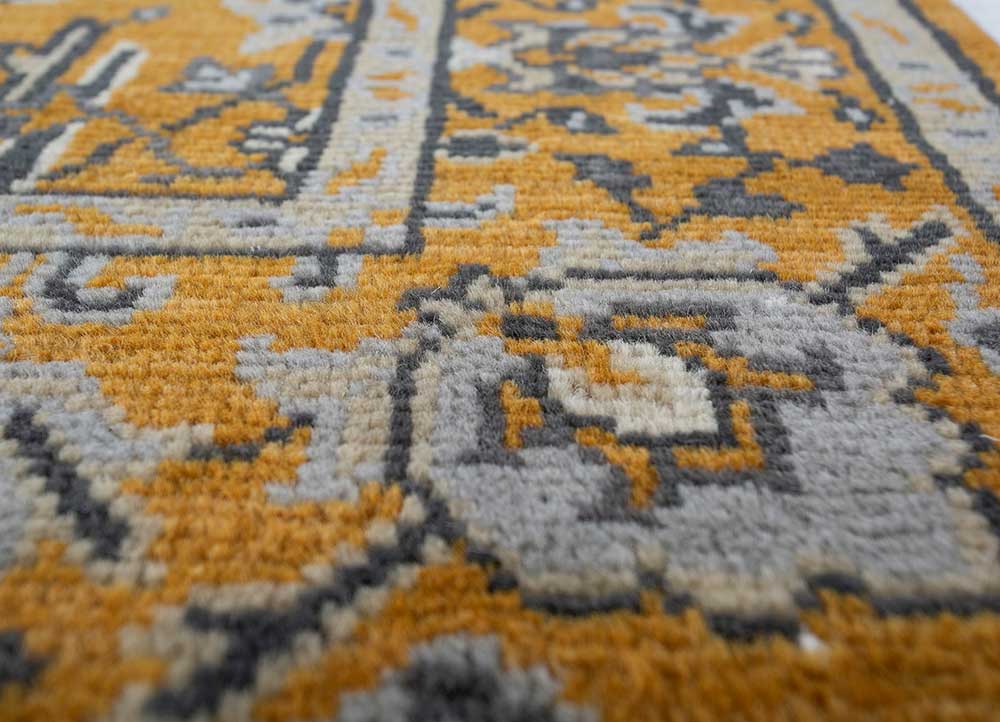 akida gold wool hand knotted Rug - CloseUp