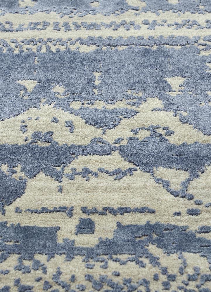 weave friction  wool and bamboo silk hand knotted Rug - CloseUp