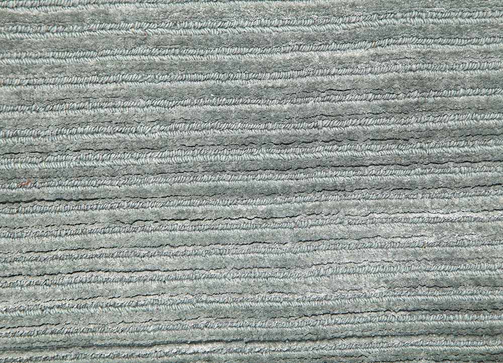 basis grey and black wool and viscose hand loom Rug - CloseUp