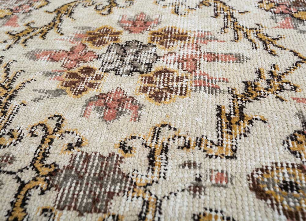 vintage gold wool hand knotted Rug - CloseUp