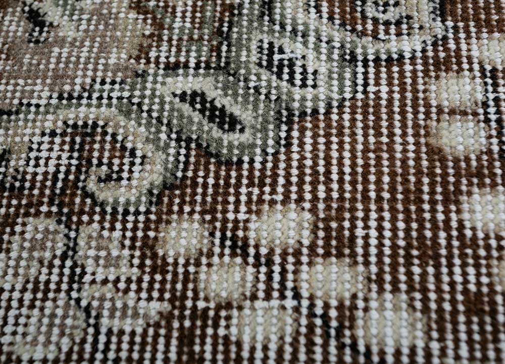 vintage beige and brown wool hand knotted Rug - CloseUp