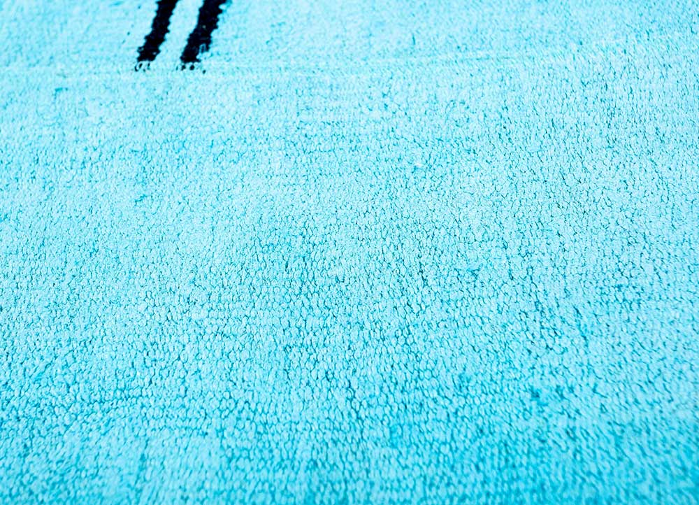 provenance blue wool patchwork Rug - CloseUp