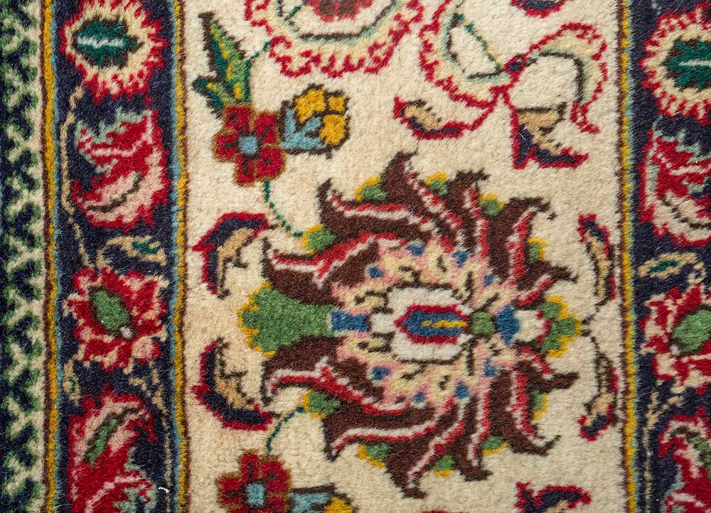 antique  wool hand knotted Rug - CloseUp