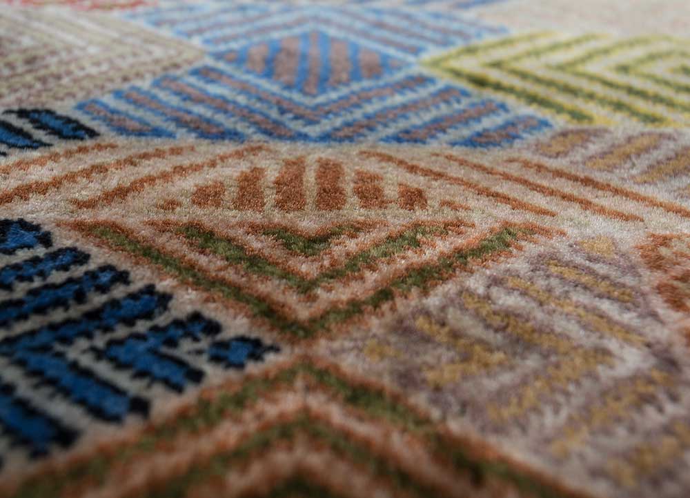 verna gold wool hand knotted Rug - CloseUp