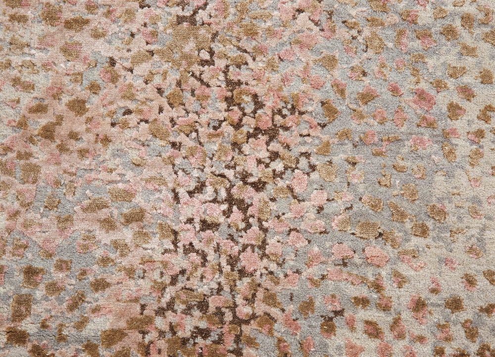 hidden by kavi ivory wool and bamboo silk hand knotted Rug - CloseUp