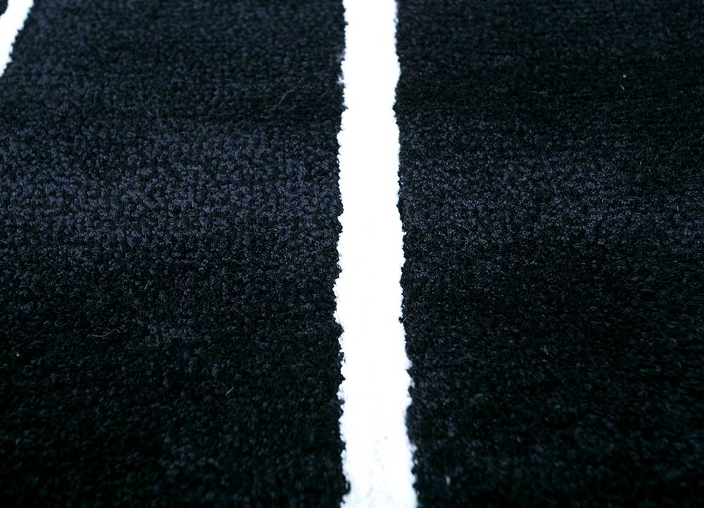 linear grey and black wool and viscose hand tufted Rug - CloseUp