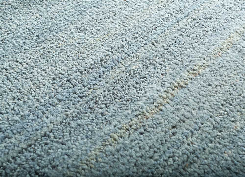 manifest blue wool hand knotted Rug - CloseUp