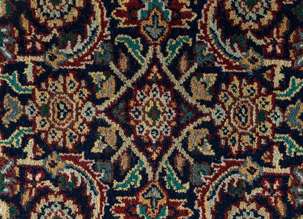amani multi wool hand knotted Rug - CloseUp