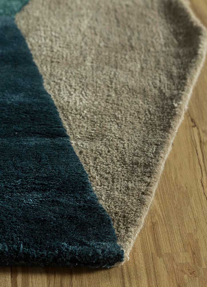 come around green wool and viscose hand tufted Rug - Corner