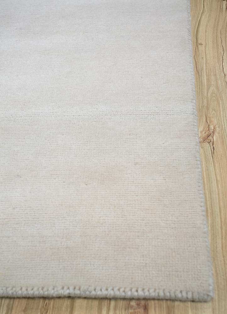sthir ivory wool hand knotted Rug - Corner