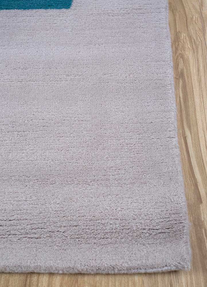 sthir ivory wool hand knotted Rug - Corner
