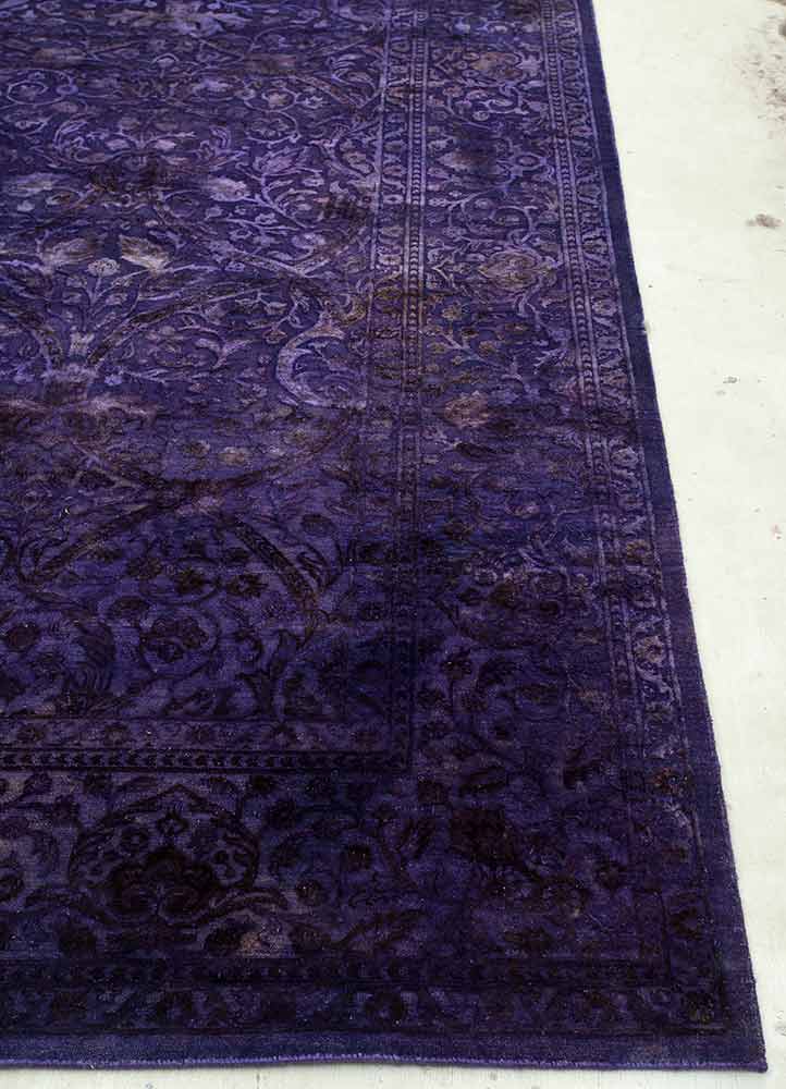 lacuna pink and purple wool and silk hand knotted Rug - Corner