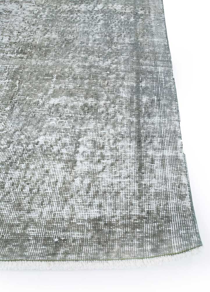 lacuna green wool hand knotted Rug - Corner