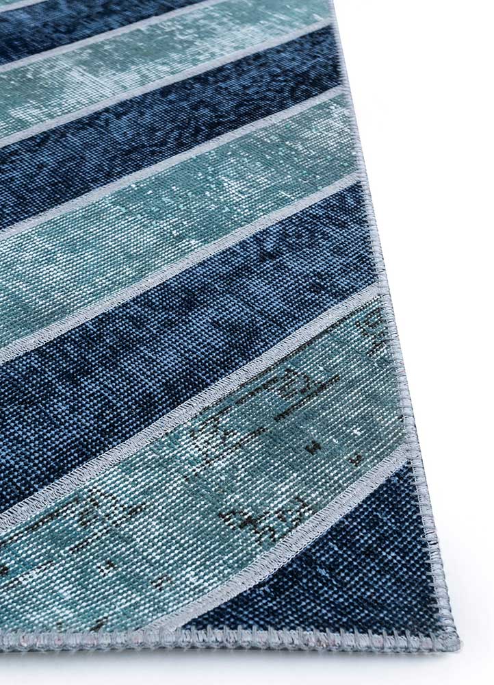 vintage blue wool patchwork Rug - Corner