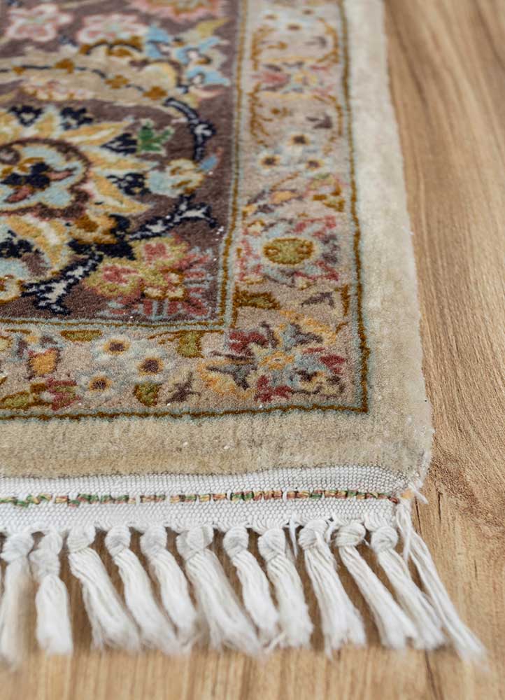 aalam gold wool hand knotted Rug - Corner