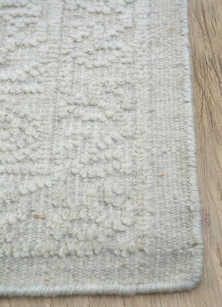 clan ivory wool hand knotted Rug - Corner