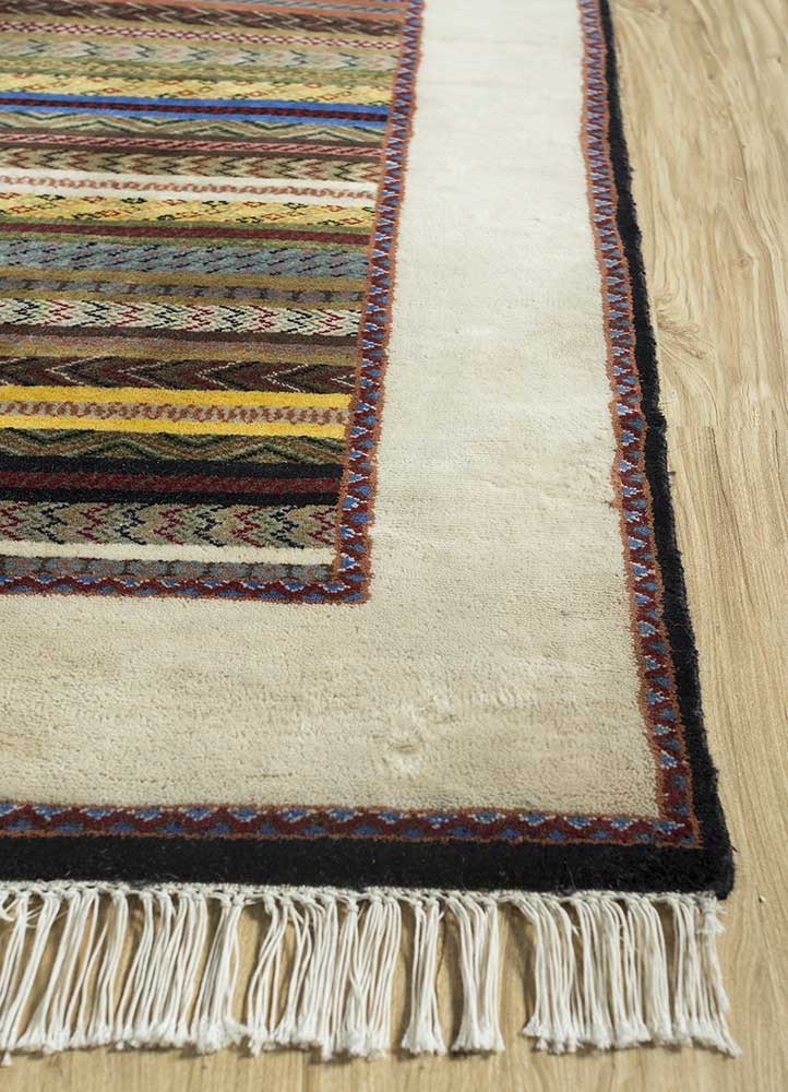 verna gold wool hand knotted Rug - Corner