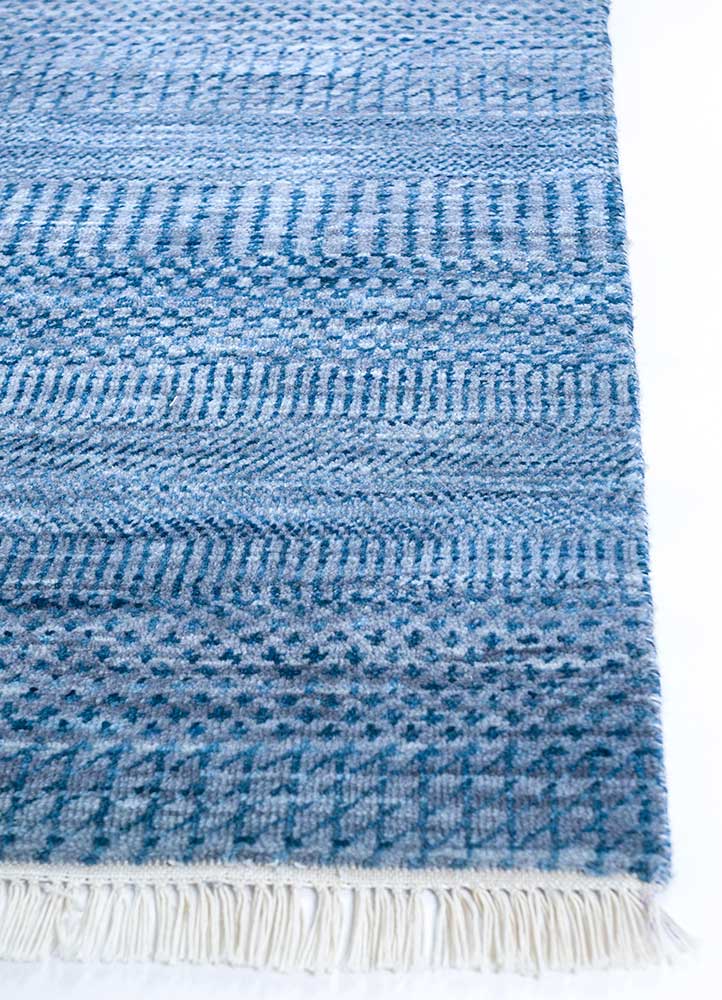 kairos blue wool hand knotted Rug - Corner