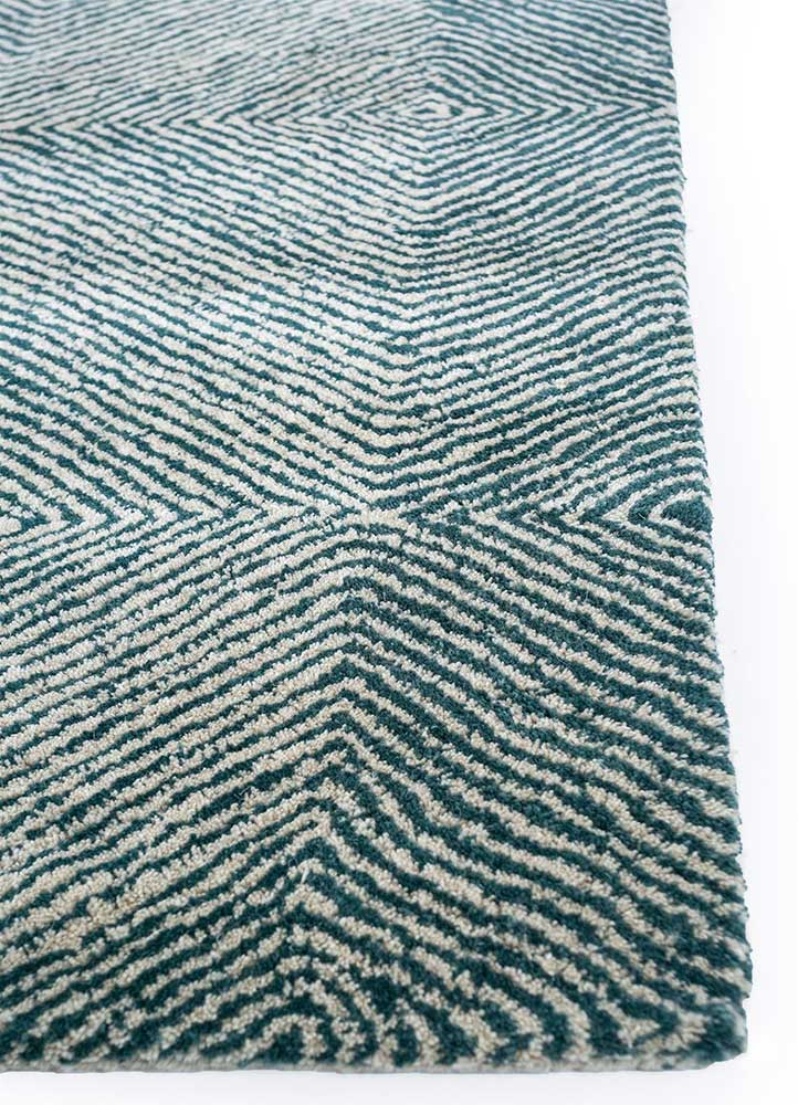 linear gold wool hand tufted Rug - Corner