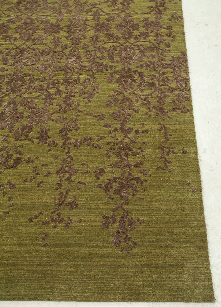 wisteria green wool and viscose hand knotted Rug - Corner