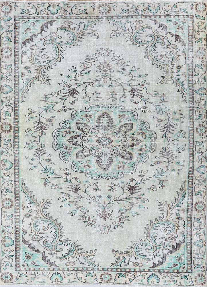 vintage green wool hand knotted Rug - HeadShot