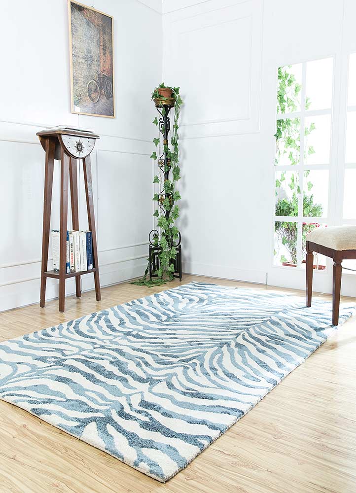riviera grey and black wool and viscose hand tufted Rug - RoomScene